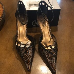 Carlos Santana brown high heels